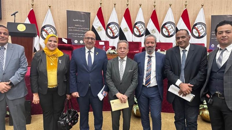 وفد الأطباء على هامش