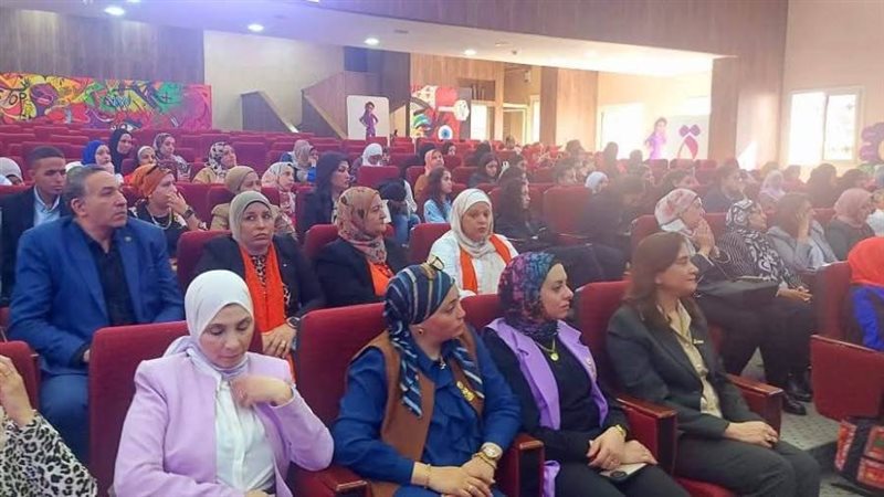 جانب من حضور ندوة