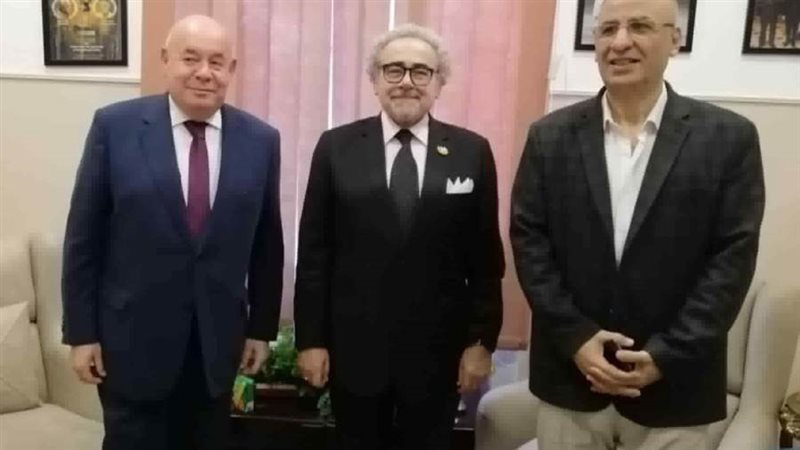 نقيب الكتاب مع الوزير