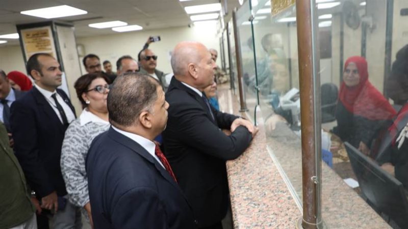 محافظ القاهرة خلال