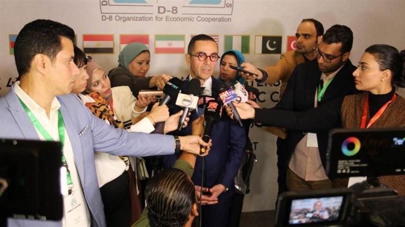 خلال تصريحات وزير