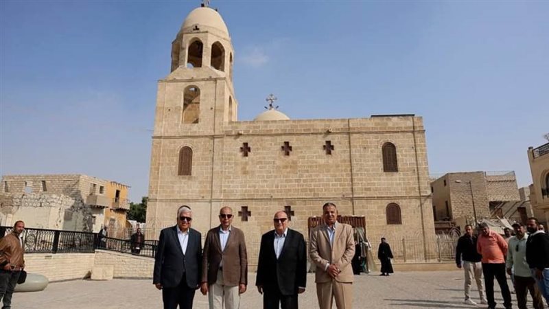 محافظ المنيا خلال