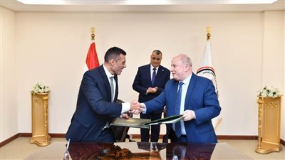 وزير الإنتاج الحربي يشهد مراسم توقيع عقدين للتعاون المشترك في مجال التصنيع العسكري