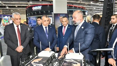 وزير الإنتاج الحربي يزور أجنحة عدد من الشركات المشاركة بالمعرض الدولي للصناعات الدفاعية 