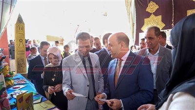 محافظ كفر الشيخ ووكيل التعليم يتفقدان معرض الأنشطة والأعمال اليدوية لطلاب ذوي الهمم