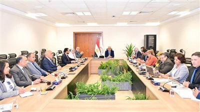   وزير الري يناقش مقترحات تطوير وحوكمة هيئة المساحة