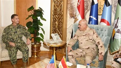 الفريق أحمد خليفة رئيس أركان حرب القوات المسلحة يلتقي قائد القيادة المركزية الأمريكية 
