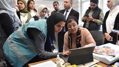   نائبة وزير الصحة تتفقد وحدات الرعاية الأولية بالجيزة