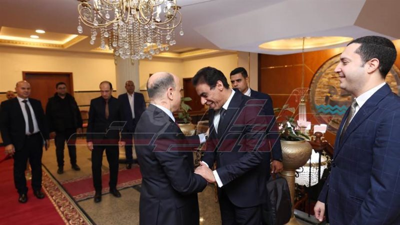 المحافظ يستقبل مساعد