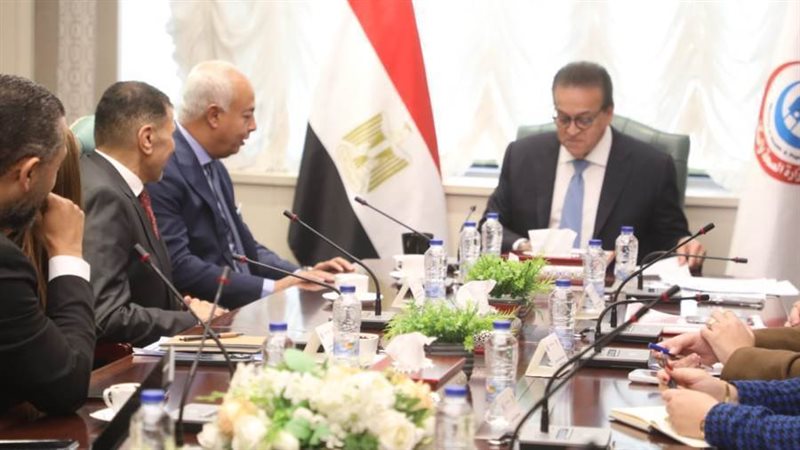 وزير الصحة خلال الاجتماع