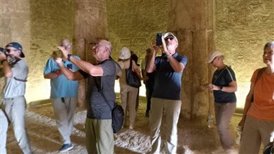 وفود سياحية متعددة الجنسيات تزور المناطق الأثرية بالمنيا 