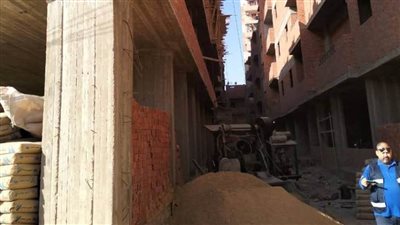 إصابة 8 عمال إثر سقوط سقالة خشبية ببرج تحت الإنشاء بكفر الجزار في بنها