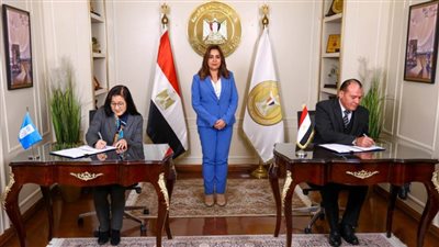 منال عوض تشهد توقيع خطة مشروع لتعزيز الصمود في مواجهة مخاطر المناخ بالمدن الحضرية