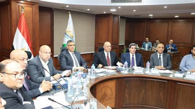 محافظ الجيزة يبحث الفرص الاستثمارية بمركز الواحات البحرية