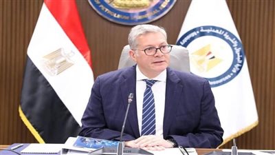 وزير البترول يبحث الفرص الاستثمارية المتاحة في قطاع التعدين