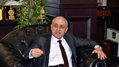 محافظ الأقصر يتفقد كورنيش النيل استعدادًا للعيد القومي للمحافظة