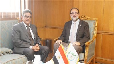  رئيس سلامة الغذاء يبحث مع نقيب البيطريين تعزيز التعاون في الرقابة على المنتجات الحيوانية