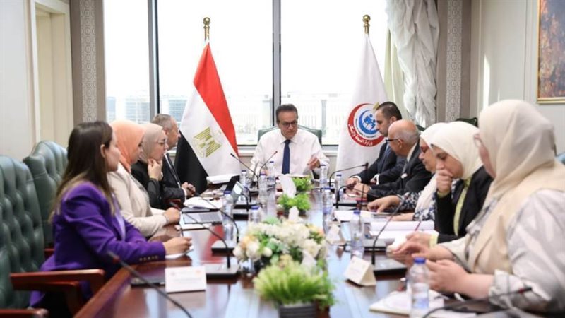 اجتماع وزير الصحة