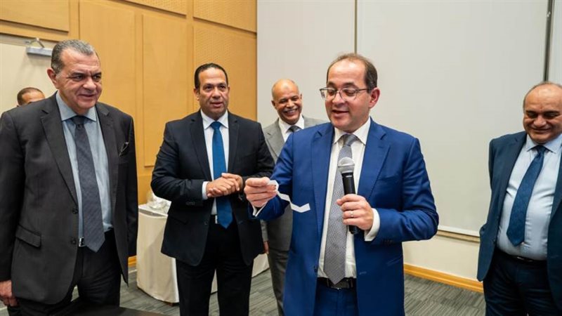 وزير المالية يشهد