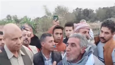 خلال التمشيط ليلًا.. الصيادون يرصدون تمساح مصرف بلبيس بالشرقية 