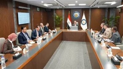 وزير البترول يبحث آليات تطوير منظومة تدريب سائقي نقل المنتجات البترولية