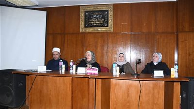 مسؤولية الفتاة جسيمة وتكريمها إلهي.. مستشار شيخ الأزهر للوافدين يوضح مكانة المرأة في العصر الحالي