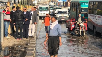 محافظ الدقهلية يتابع رفع تجمعات مياه الأمطار بمدينة المنصورة