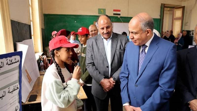 محافظ المنيا خلال