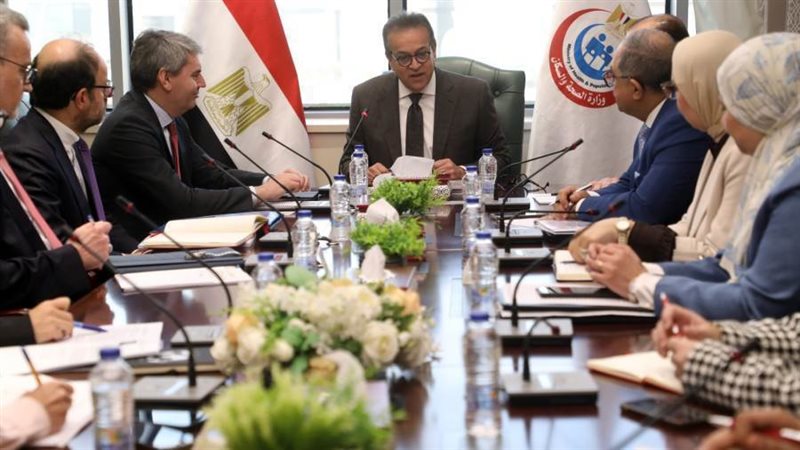 اجتماع وزير الصحة