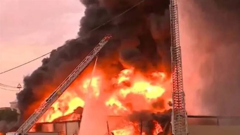 حريق في مبنى بإندونيسيا