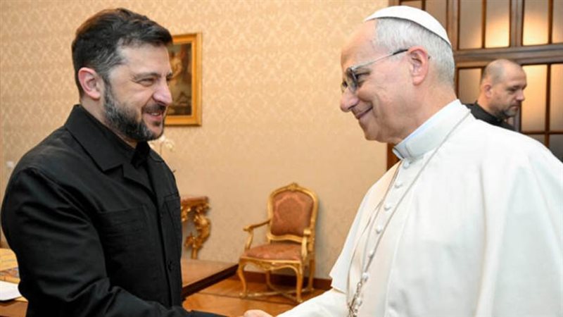 بابا الفاتيكان يستقبل
