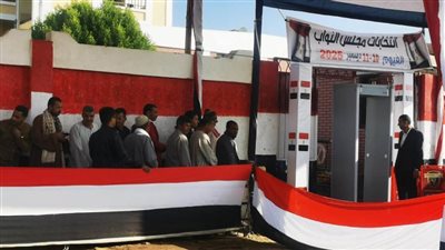 الناخبون يتوافدون على اللجان الانتخابية بالفيوم وسوهاج للإدلاء بأصواتهم بانتخابات النواب 2025