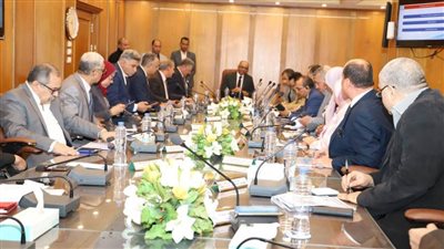 وزير الإسكان يتابع إجراءات تطوير أداء الهيئة القومية لمياه الشرب والصرف الصحي