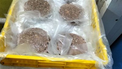 ضبط مصنع لإنتاج مصنعات اللحوم مجهولة المصدر بالغربية