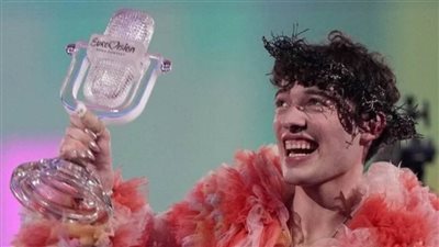 فنان سويسري يتخلى عن كأس يوروفيجن احتجاجًا على مشاركة إسرائيل