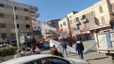  إزالة 93 لوحة إعلانية متهالكة ومخالفة بشرق عاصمة كفر الشيخ