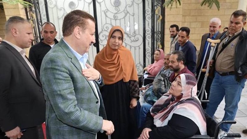 محافظ المنوفية يسلم