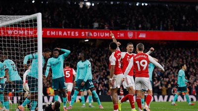 أرسنال يحافظ على الصدارة ويتخطى ولفرهامبتون بفارق الخبرات