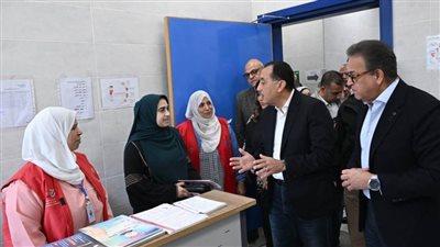رئيس الوزراء يتفقد مركز طب الأسرة بطحانوب ضمن مشروعات المبادرة الرئاسية 