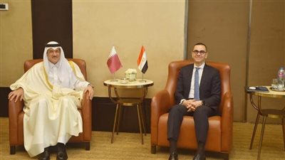 وزير الاستثمار والتجارة الخارجية يبحث مع وزير الدولة القطري لشؤون التجارة الخارجية سبل تعزيز الشراكات