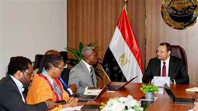 رئيس الرقابة الصحية يبحث التعاون في الجودة مع وفد الصحة بجمهورية ناميبيا