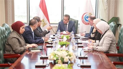  وزير الصحة يبحث مع شركتين وطنيتين سبل التعاون في دعم وتشغيل القطاعات الصحية