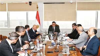 وزير الإسكان يناقش مقترح مشروع مستشفى عالمي على مساحة ٤٦ ألف م٢ بالعاصمة الإدارية