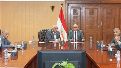 وزير الري ومحافظ الوادي الجديد يبحثان موقف وضوابط استخدام المياه الجوفية بنطاق المحافظة