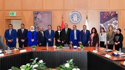 نائب وزير المالية يبحث سبل تطوير أداء 