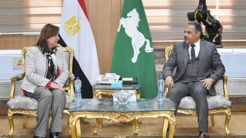 محافظ الشرقية ونائبة