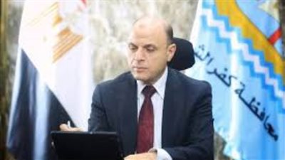 الانتهاء من إصلاح العطل المفاجئ بخط مياه الشرب الرئيسي بقرية دقلت