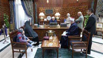 بيت الزكاة والصدقات يصرف إعانة شهرية وأثاثا منزليا ودراجة بخارية لأم عبد المنعم المصاب بمرض «الجسم الزجاجي»