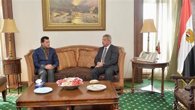 وزير الرياضة يلتقي رئيس الأعلى لتنظيم الإعلام لبحث التعاون المشترك