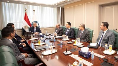 وزير البترول والثروة المعدنية يلتقي مسؤولي مجموعة القحطاني السعودية